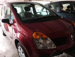 Rot Gebraucht 2006 Renault Modus Van / Kleinbus | 2.470 € (Fairer Preis)