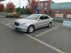 Silber Gebraucht 2004 Mercedes E240 Limousine | 5.600 € (Fairer Preis)