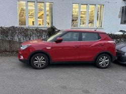 Rot Gebraucht 2016 Ssangyong (KGM) Tivoli Quartz SUV | 7.290 € (Guter Preis)