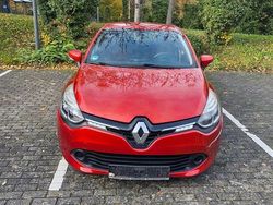 Rot Gebraucht 2015 Renault Clio IV LIMITED Kleinwagen | 5.900 € (Guter Preis)