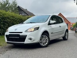 Weiß Gebraucht 2009 Renault Clio II Kleinwagen | 1.699 € (Fairer Preis)