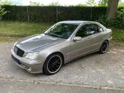 Grau Gebraucht 2005 Mercedes C200 Elegance Limousine | 5.000 € (Fairer Preis)
