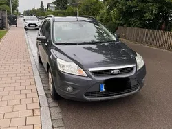 Grau Gebraucht 2006 Ford Focus Kombi | 1.700 €