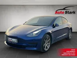 Blau (metallic) Gebraucht 2022 Tesla Model 3 Limousine | 27.790 € (Fairer Preis)