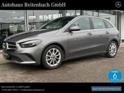 Mountaingrau met. Gebraucht 2022 Mercedes B200 Progressive Van / Kleinbus | 30.999 € (Etwas zu teuer)