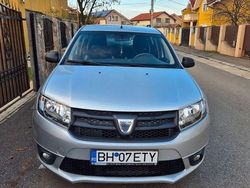 Grau Gebraucht 2016 Dacia Sandero Limousine | 6.450 € (Fairer Preis)