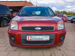 Rot Gebraucht 2009 Ford Fusion Limousine | 2.999 € (Fairer Preis)