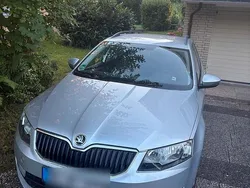 Silber Gebraucht 2015 Skoda Octavia Kombi | 10.899 €