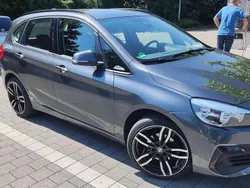 Grau Gebraucht 2018 BMW 216 Active Tourer Van / Kleinbus | 13.400 € (Fairer Preis)