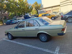 Grün Gebraucht 1983 Mercedes 300 Limousine | 7.600 €