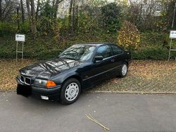 Schwarz Gebraucht 1994 BMW 316 Coupé | 3.300 €