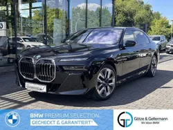 Saphirschwarz Gebraucht 2024 BMW i7 Shadowline Limousine | 112.590 € (Teuer)