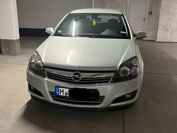 Silber Gebraucht 2009 Opel Astra Edition Limousine | 3.399 € (Fairer Preis)