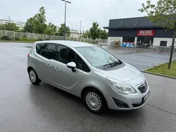 Silber Gebraucht 2011 Opel Meriva Van / Kleinbus | 5.900 € (Teuer)