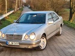 Silber Gebraucht 1995 Mercedes E320 Elegance Limousine | 7.200 €