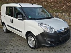 Weiß Gebraucht 2016 Opel Combo Van / Kleinbus | 8.999 € (Fairer Preis)