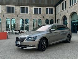 Gelb Gebraucht 2016 Skoda Superb LAURIN & KLEMENT Kombi | 20.000 € (Etwas zu teuer)