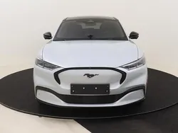 Space white (metallic) Gebraucht 2024 Ford Mustang Mach-E Extended Range SUV | 41.282 € (Fairer Preis)