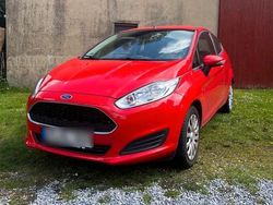 Rot Gebraucht 2017 Ford Fiesta Kleinwagen | 7.200 €