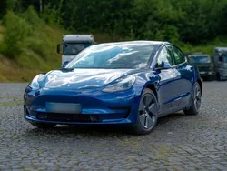 Blau Gebraucht 2022 Tesla Model 3 Limousine | 28.870 € (Fairer Preis)
