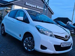 Weiss Gebraucht 2012 Toyota Yaris Life Limousine | 5.885 € (Fairer Preis)