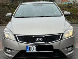Beige Gebraucht 2012 Kia Ceed Spirit Limousine | 6.200 € (Fairer Preis)