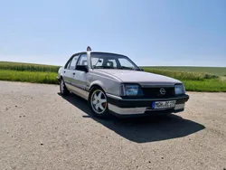 Beige Gebraucht 1986 Opel Ascona Limousine | 8.500 €
