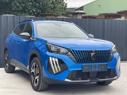 Blau Gebraucht 2024 Peugeot 2008 Allure SUV | 19.900 € (Superpreis)