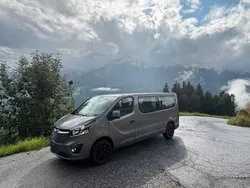 Grau Gebraucht 2018 Opel Vivaro Van | 20.500 €