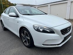 Weiß Gebraucht 2016 Volvo V40 Ocean Race Kombi | 8.299 € (Fairer Preis)