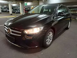 Nachtschwarz Gebraucht 2022 Mercedes B200 Van / Kleinbus | 18.000 € (Guter Preis)