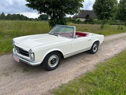 Weiß Gebraucht 1967 Mercedes 230 Cabrio | 94.900 €