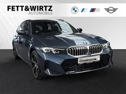 Arctic race blue metallic Gebraucht 2024 BMW 330 M Sport Kombi | 41.400 €