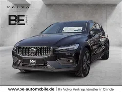 Onyx schwarz Gebraucht 2024 Volvo V60 CC Plus Kombi | 45.450 € (Guter Preis)