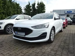Frozen white Gebraucht 2022 Ford Focus Cool & Connect Limousine | 20.685 € (Fairer Preis)
