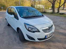 Weiß Gebraucht 2012 Opel Meriva Innovation Van / Kleinbus | 3.800 € (Guter Preis)