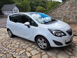 Weiß Gebraucht 2012 Opel Meriva Edition Van / Kleinbus | 5.950 € (Fairer Preis)