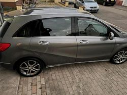 Grau Gebraucht 2012 Mercedes B180 Van / Kleinbus | 8.500 €