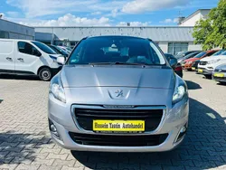 Grau Gebraucht 2016 Peugeot 5008 Allure Van / Kleinbus | 6.499 € (Fairer Preis)
