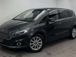 Grün Gebraucht 2017 Ford S-MAX Titanium Van / Kleinbus | 14.400 €