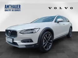 Weiß (crystal white / metallic) Gebraucht 2024 Volvo V90 CC Plus Kombi | 53.930 € (Fairer Preis)