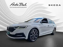 Weiß (candyweiß) Gebraucht 2022 Skoda Octavia SportLine Kombi | 24.690 € (Teuer)