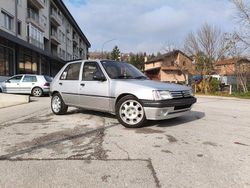 Grau Gebraucht 1996 Peugeot 205 Limousine | 4.250 €