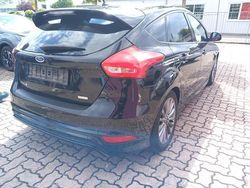 Iridium schwarz metallic iridium schwarz metallic Gebraucht 2018 Ford Focus ST-Line Limousine | 15.088 € (Teuer)