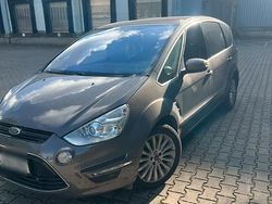 Grau Gebraucht 2015 Ford S-MAX Van / Kleinbus | 7.600 €