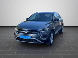 Indiumgrau metallic (metallic) Gebraucht 2024 VW T-Roc Style SUV | 28.700 € (Guter Preis)