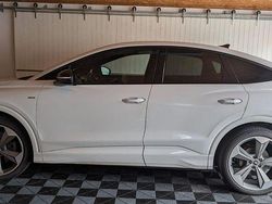 Weiß Gebraucht 2022 Audi Q4 Sportback e-tron Ambiente SUV | 35.500 € (Etwas zu teuer)