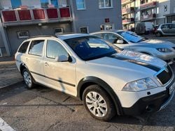 Weiß Gebraucht 2008 Skoda Octavia Scout Scout 4x4 Kombi | 3.000 € (Fairer Preis)