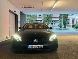 Blau Gebraucht 2016 Mercedes E220 Exclusive Limousine | 21.999 €