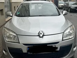 Silber Gebraucht 2011 Renault Mégane GrandTour Kombi | 2.000 € (Guter Preis)